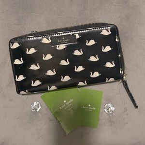 Kate spade swan black wallet Euc Rare